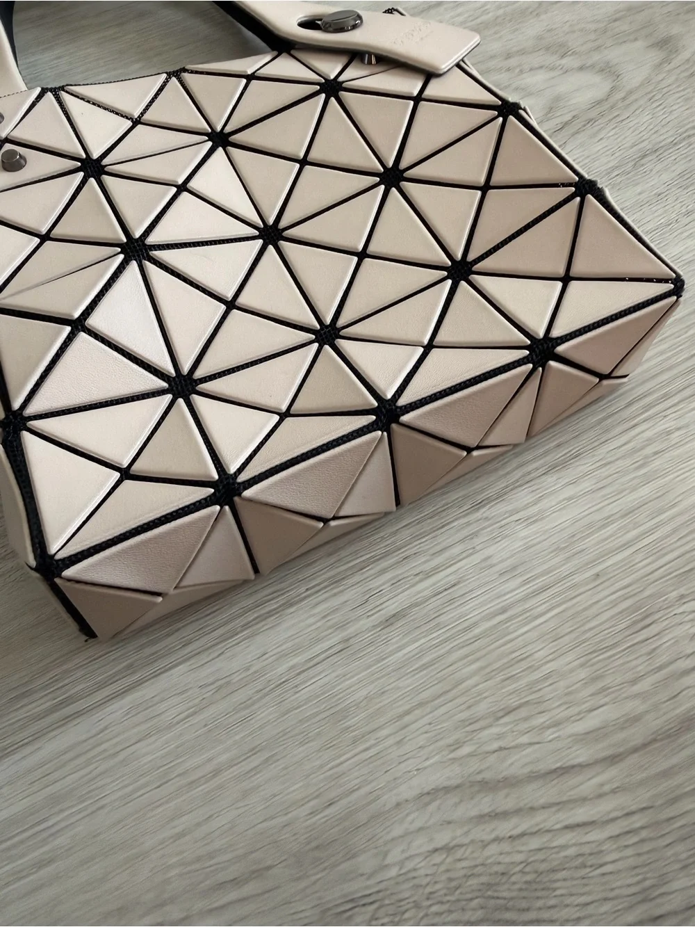 Geometric Triangle Tote Bag – Beige & Black